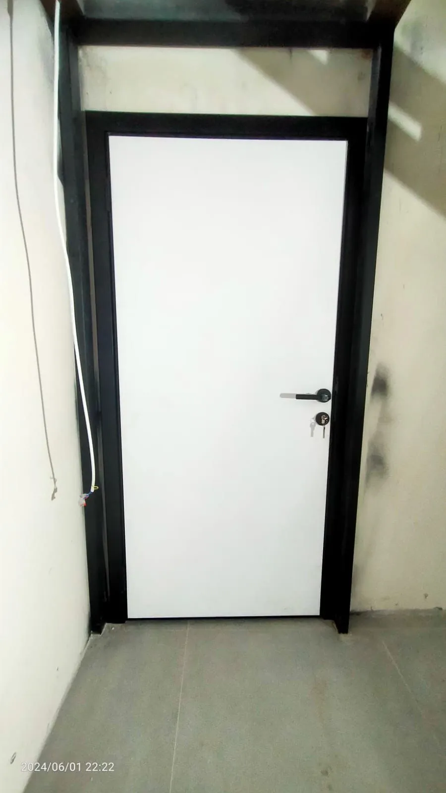 Alüminyum Çerçeveli Isı ve Ses Yalıtımlı Ahşap Kapı