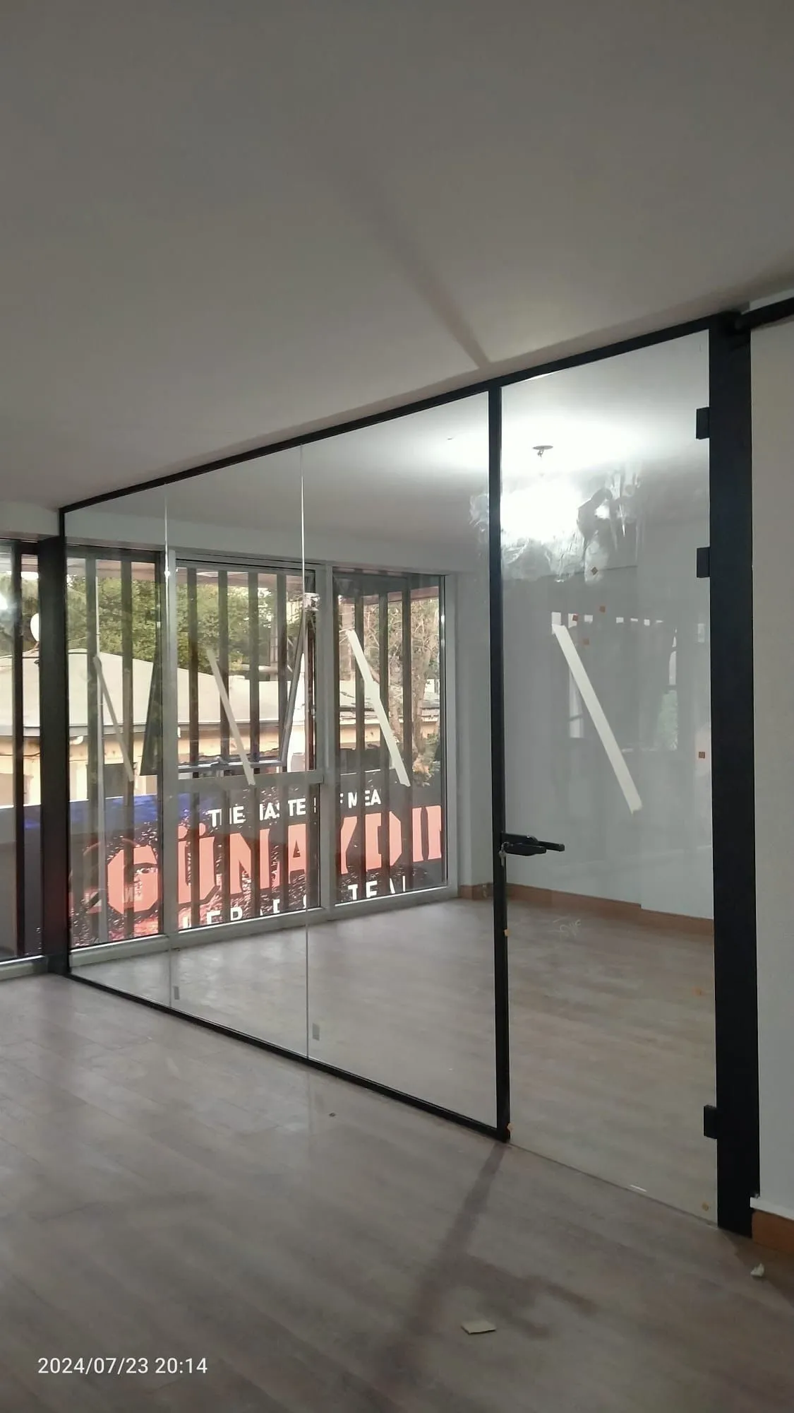 İnce Seri Tek Kapaklı Cam Bölme